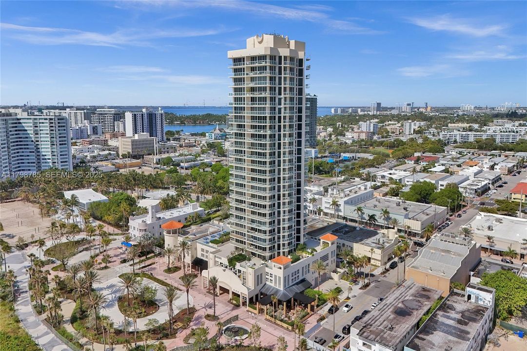 For Sale: $1,400,000 (2 beds, 2 baths, 1410 Square Feet)
