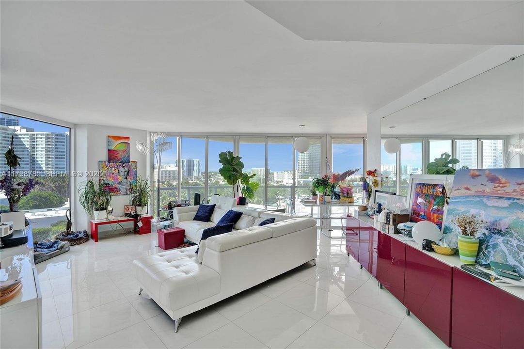 For Sale: $1,400,000 (2 beds, 2 baths, 1410 Square Feet)