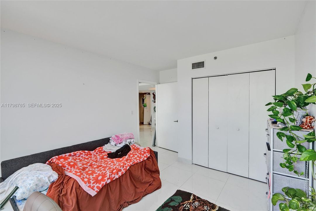 For Sale: $1,400,000 (2 beds, 2 baths, 1410 Square Feet)