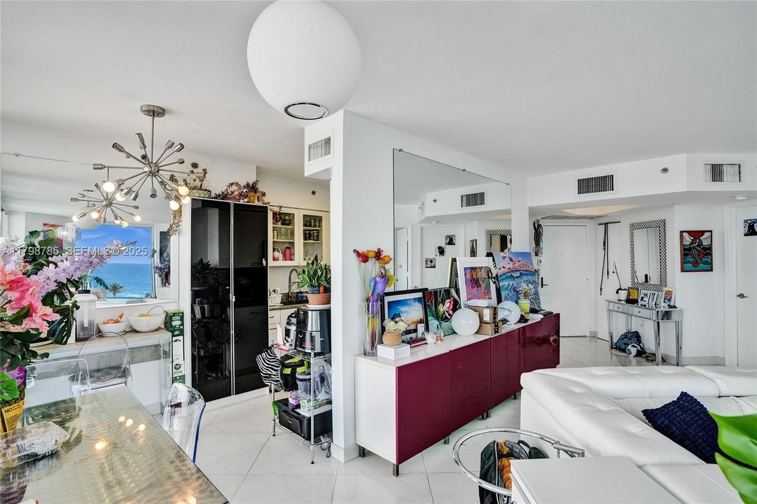 For Sale: $1,400,000 (2 beds, 2 baths, 1410 Square Feet)