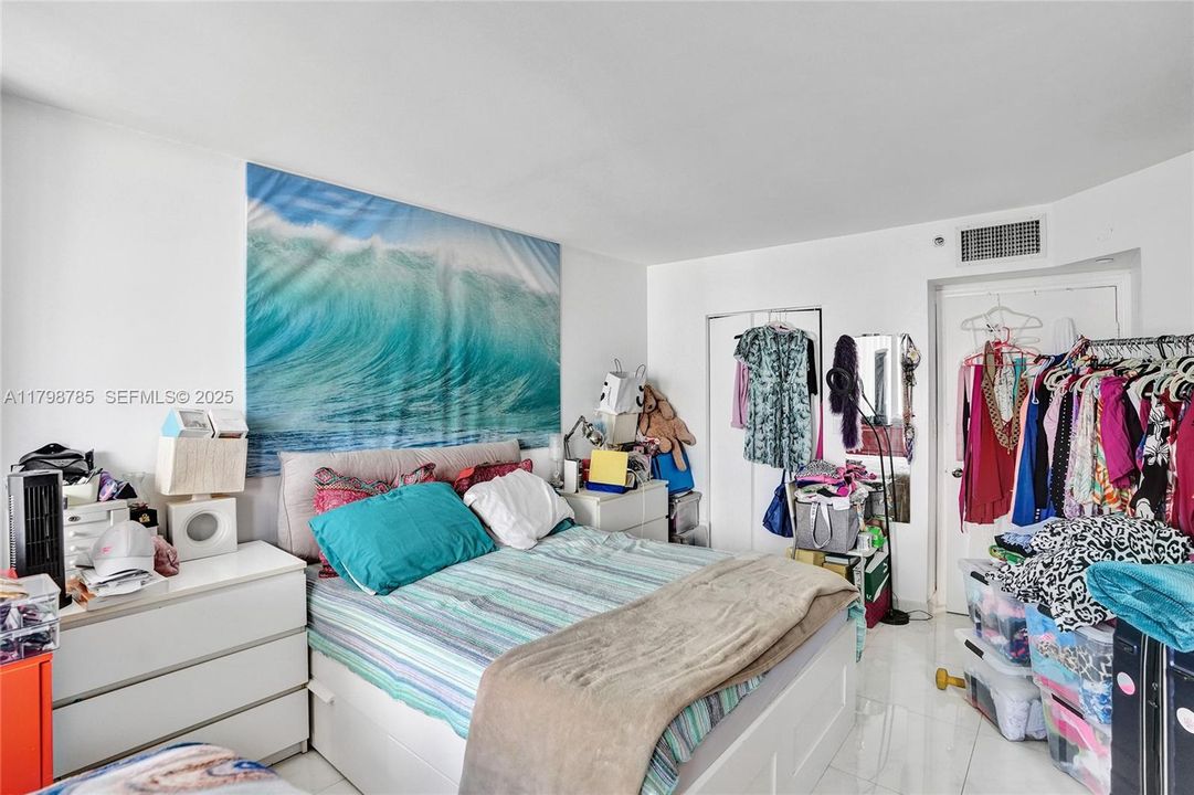For Sale: $1,400,000 (2 beds, 2 baths, 1410 Square Feet)