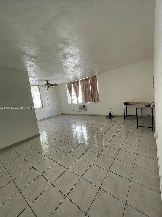 Vendido Recientemente: $290,000 (1 camas, 1 baños, 690 Pies cuadrados)