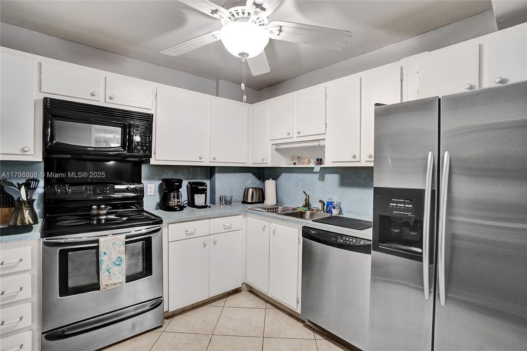 最近售出: $270,000 (1 贝兹, 1 浴室, 760 平方英尺)