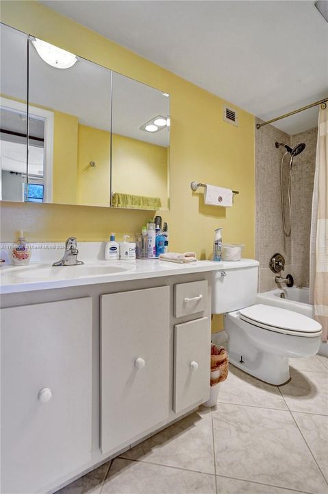 最近售出: $270,000 (1 贝兹, 1 浴室, 760 平方英尺)