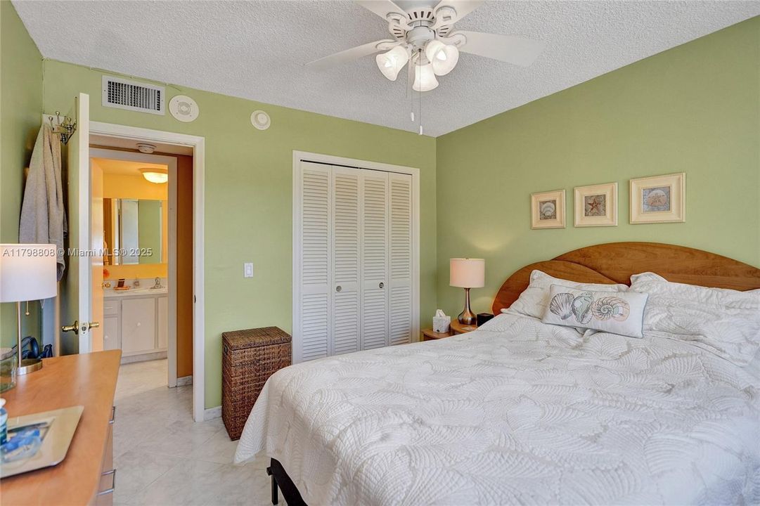 最近售出: $270,000 (1 贝兹, 1 浴室, 760 平方英尺)