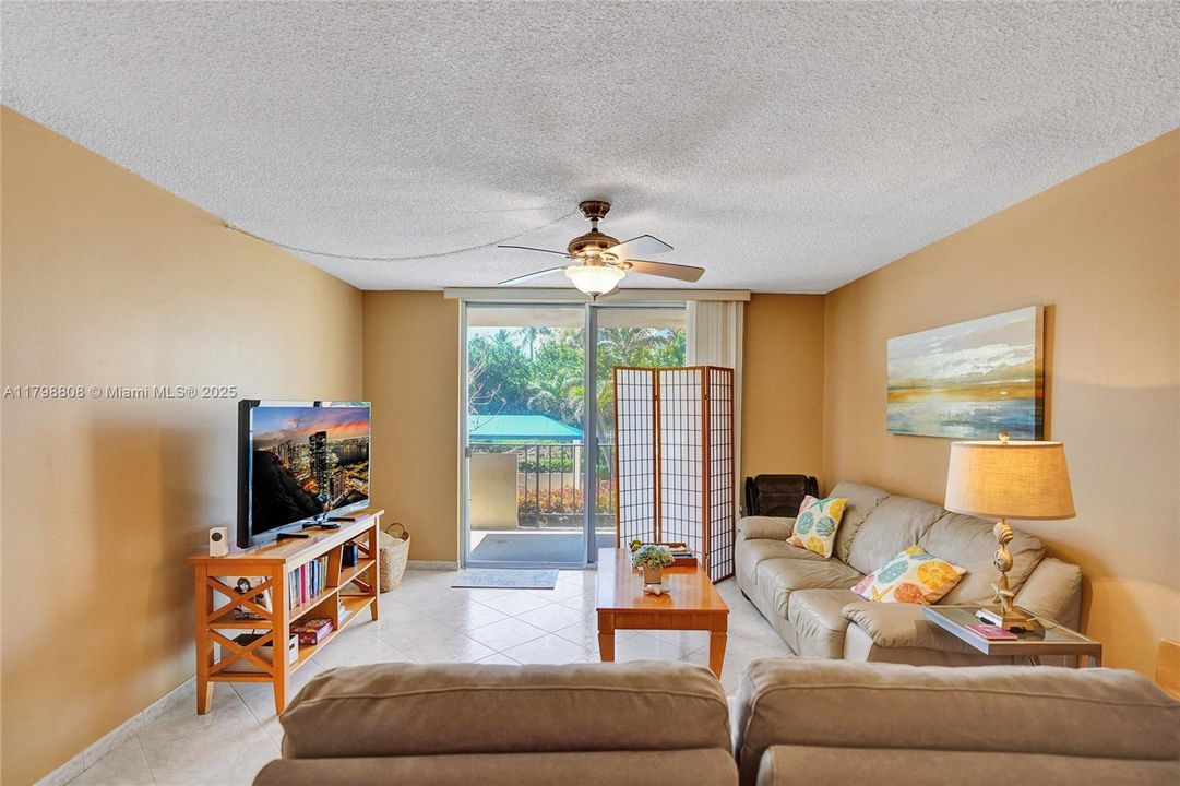 最近售出: $270,000 (1 贝兹, 1 浴室, 760 平方英尺)