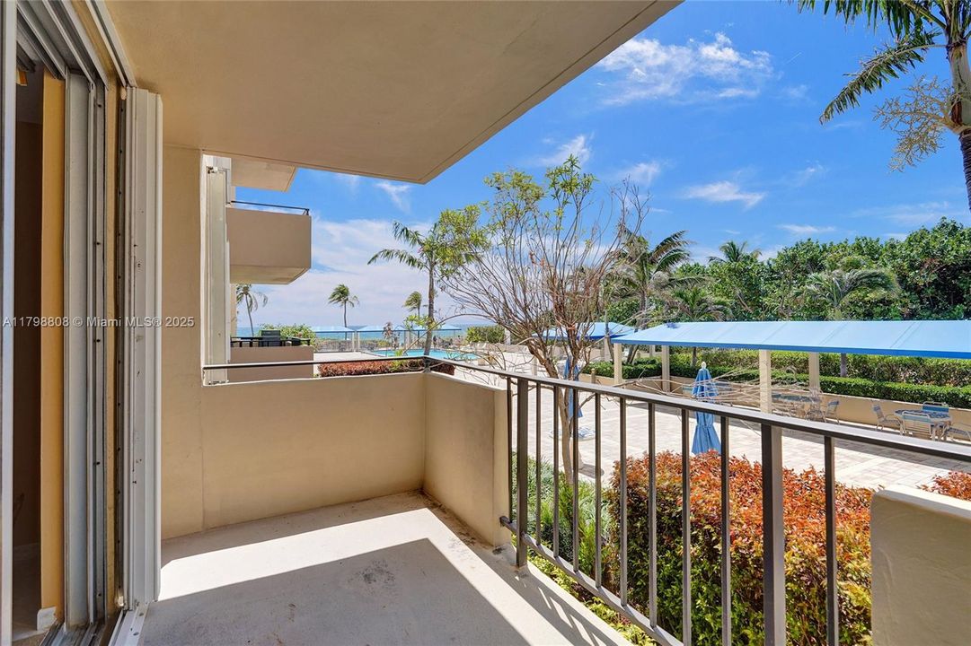 最近售出: $270,000 (1 贝兹, 1 浴室, 760 平方英尺)