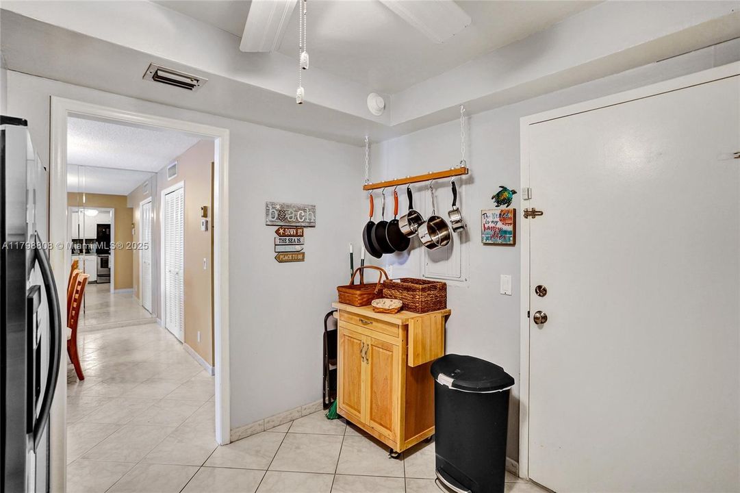 最近售出: $270,000 (1 贝兹, 1 浴室, 760 平方英尺)