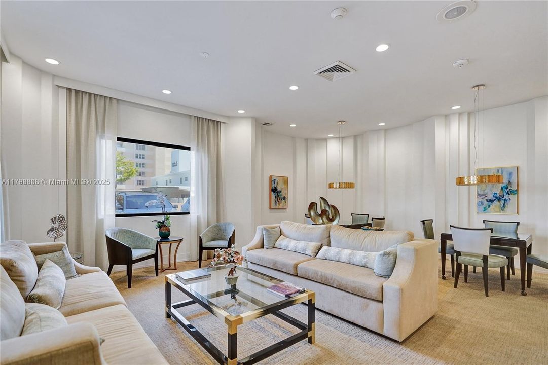 最近售出: $270,000 (1 贝兹, 1 浴室, 760 平方英尺)