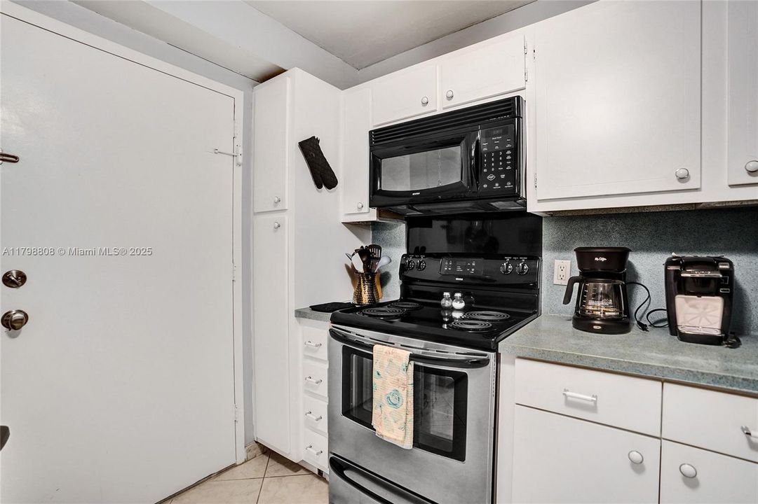 最近售出: $270,000 (1 贝兹, 1 浴室, 760 平方英尺)