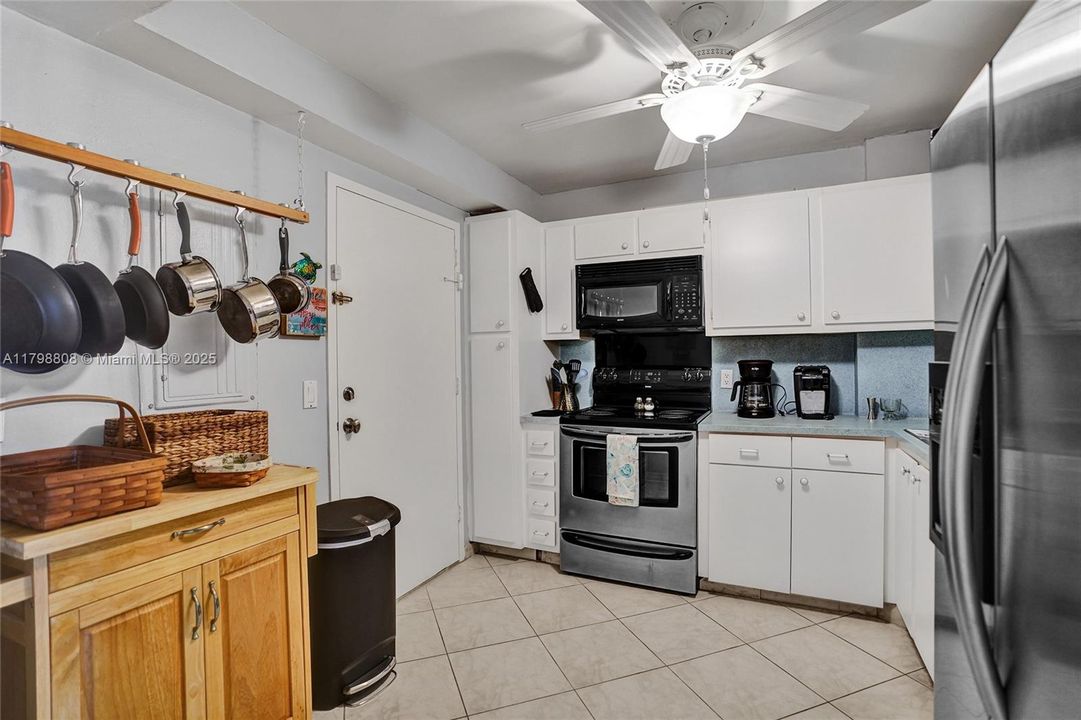 最近售出: $270,000 (1 贝兹, 1 浴室, 760 平方英尺)