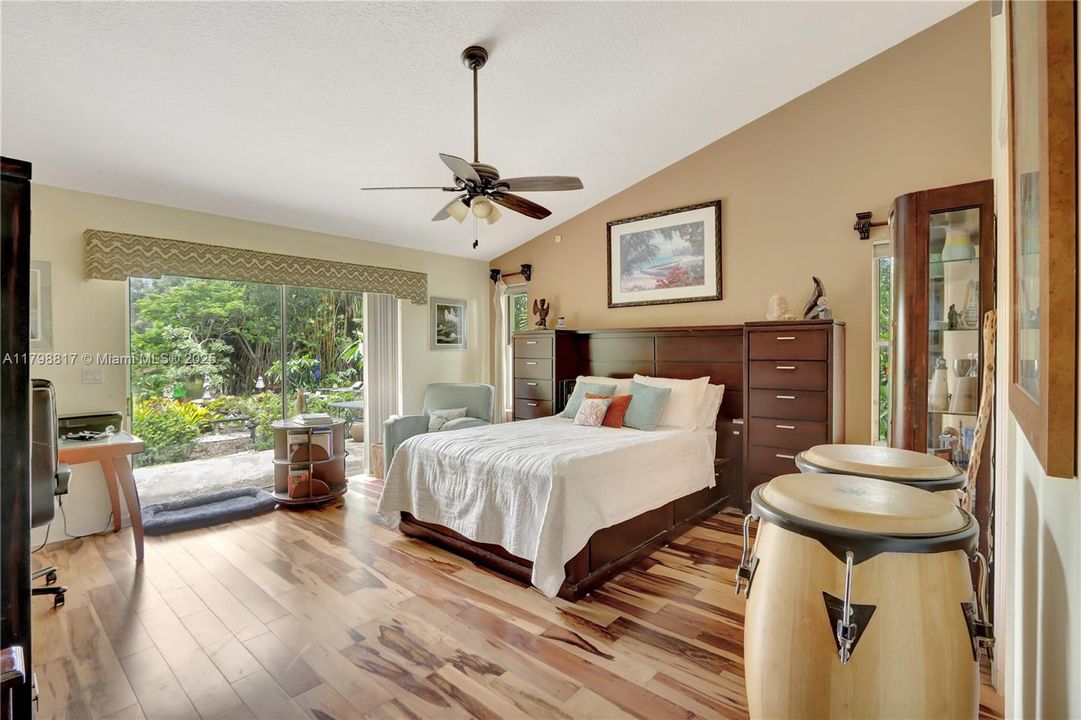 Active With Contract: $1,129,000 (4 beds, 2 baths, 2918 Square Feet)