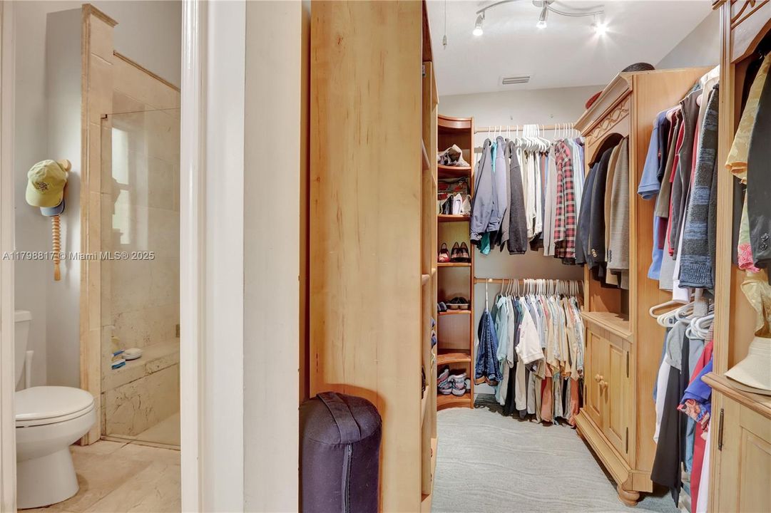 Active With Contract: $1,129,000 (4 beds, 2 baths, 2918 Square Feet)