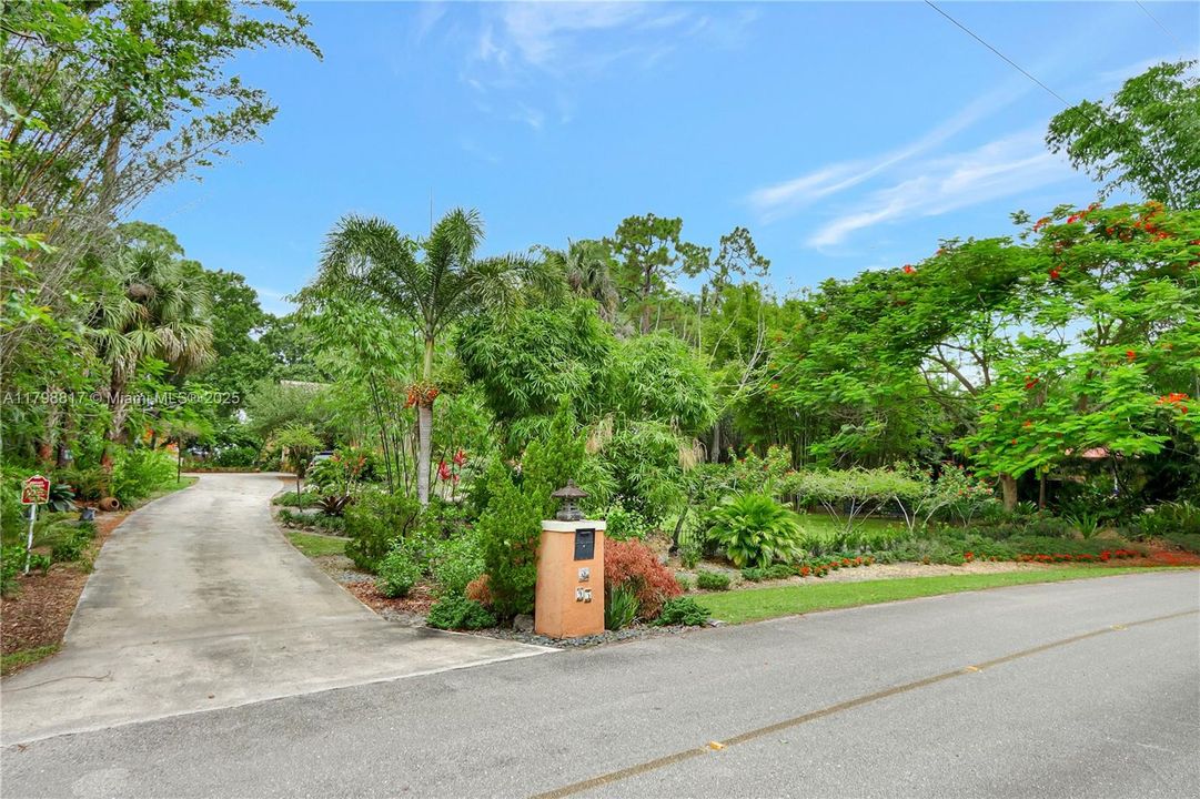 Active With Contract: $1,129,000 (4 beds, 2 baths, 2918 Square Feet)