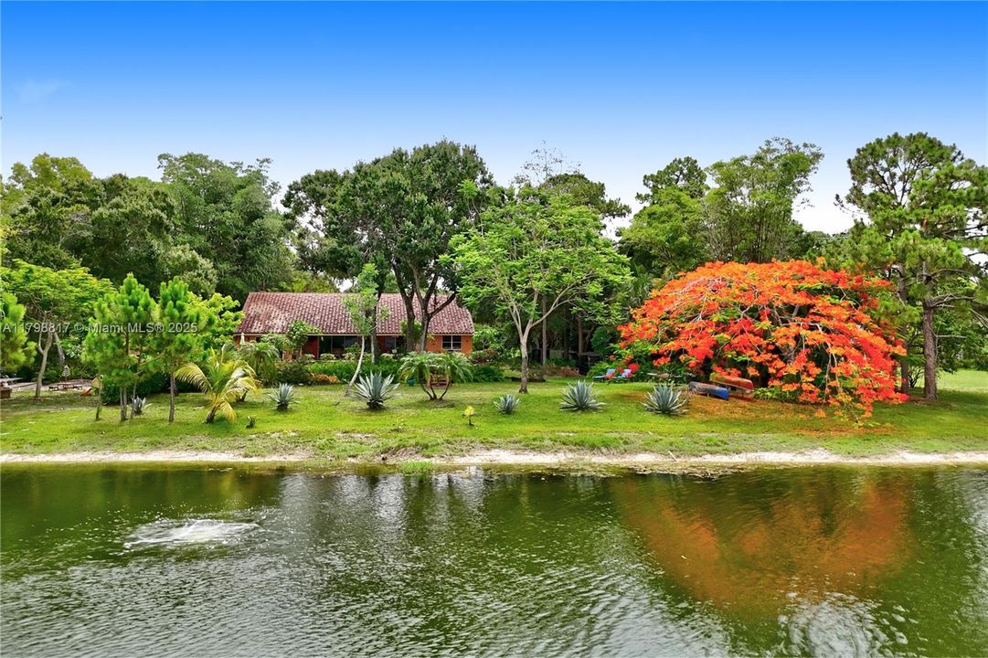 Active With Contract: $1,129,000 (4 beds, 2 baths, 2918 Square Feet)