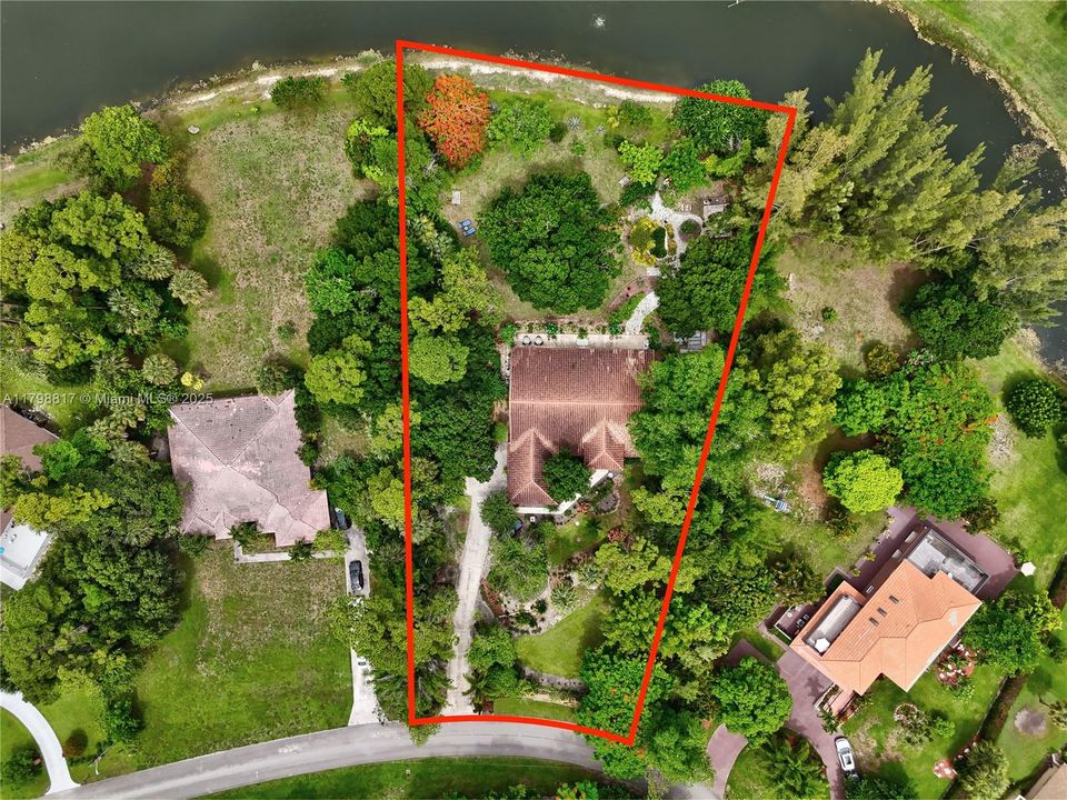 Active With Contract: $1,129,000 (4 beds, 2 baths, 2918 Square Feet)