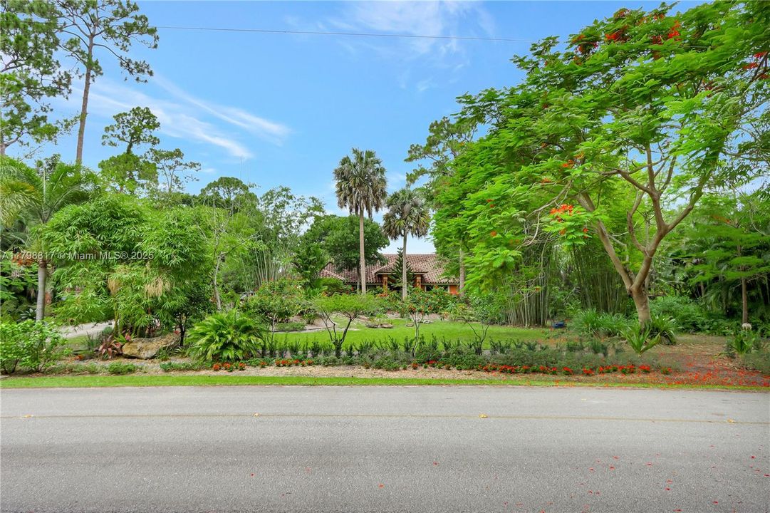 Active With Contract: $1,129,000 (4 beds, 2 baths, 2918 Square Feet)