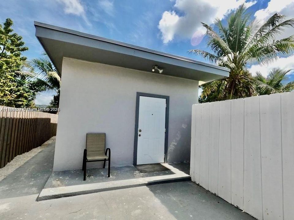 最近售出: $689,900 (3 贝兹, 3 浴室, 806 平方英尺)