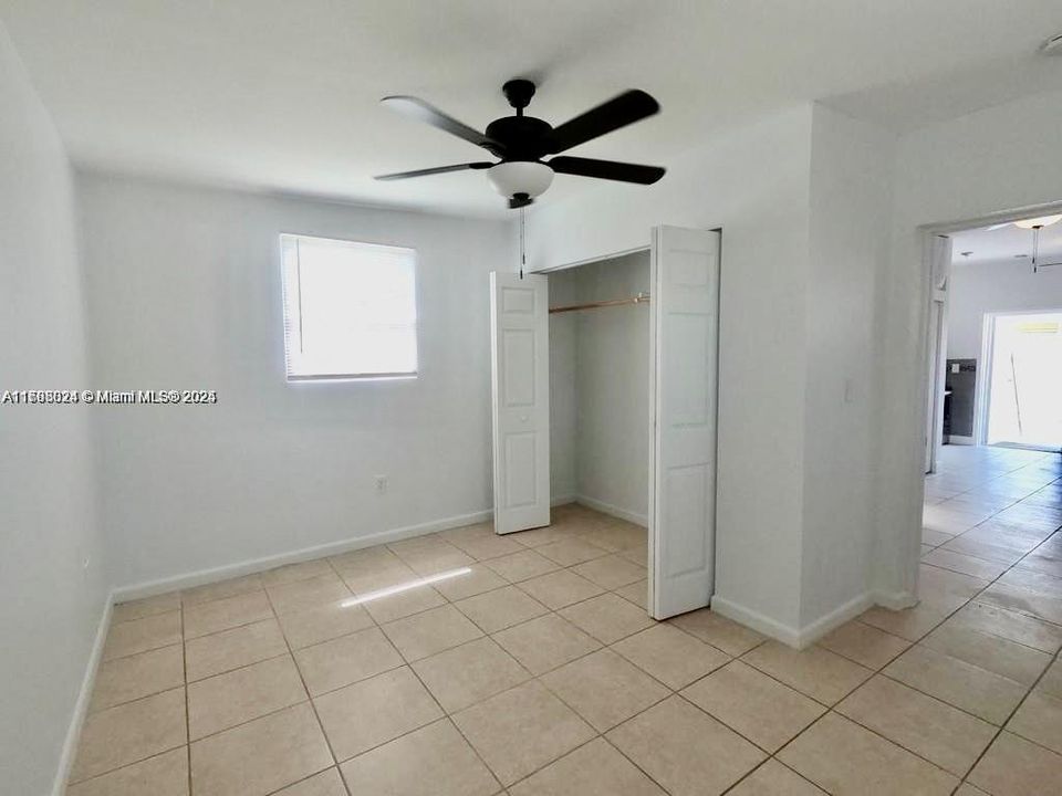 最近售出: $689,900 (3 贝兹, 3 浴室, 806 平方英尺)