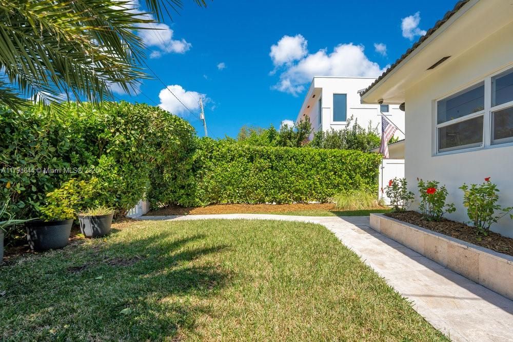 Recently Sold: $1,675,000 (4 beds, 3 baths, 2004 Square Feet)