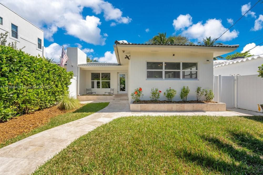 Recently Sold: $1,675,000 (4 beds, 3 baths, 2004 Square Feet)