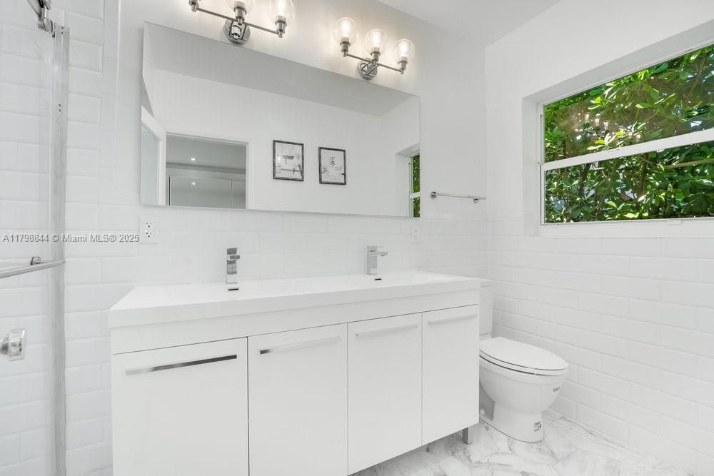 Recently Sold: $1,675,000 (4 beds, 3 baths, 2004 Square Feet)