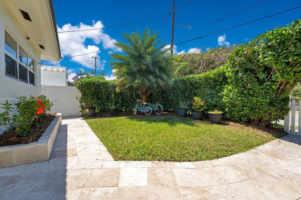 Recently Sold: $1,675,000 (4 beds, 3 baths, 2004 Square Feet)