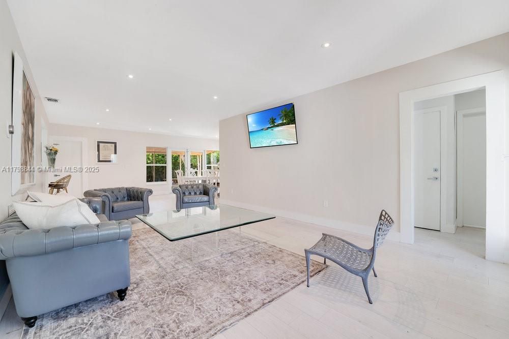 Recently Sold: $1,675,000 (4 beds, 3 baths, 2004 Square Feet)