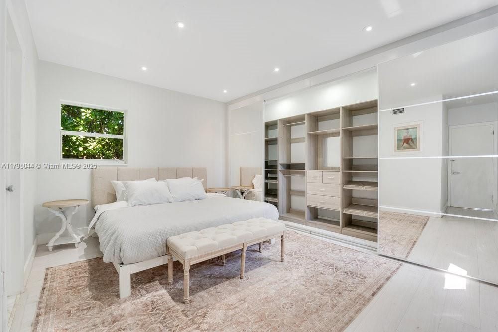 Recently Sold: $1,675,000 (4 beds, 3 baths, 2004 Square Feet)