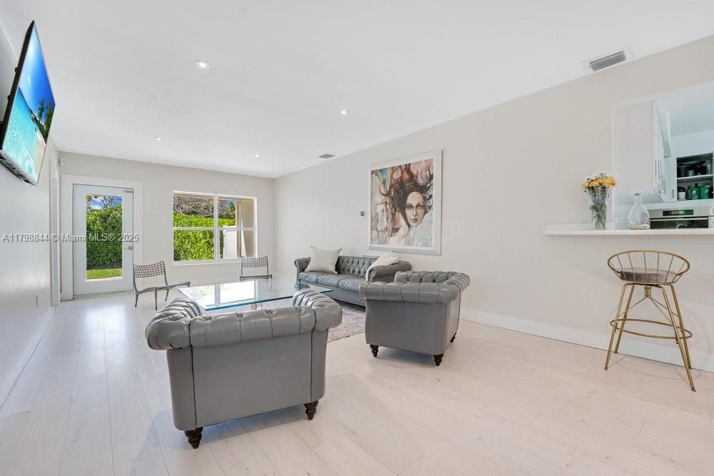 Recently Sold: $1,675,000 (4 beds, 3 baths, 2004 Square Feet)