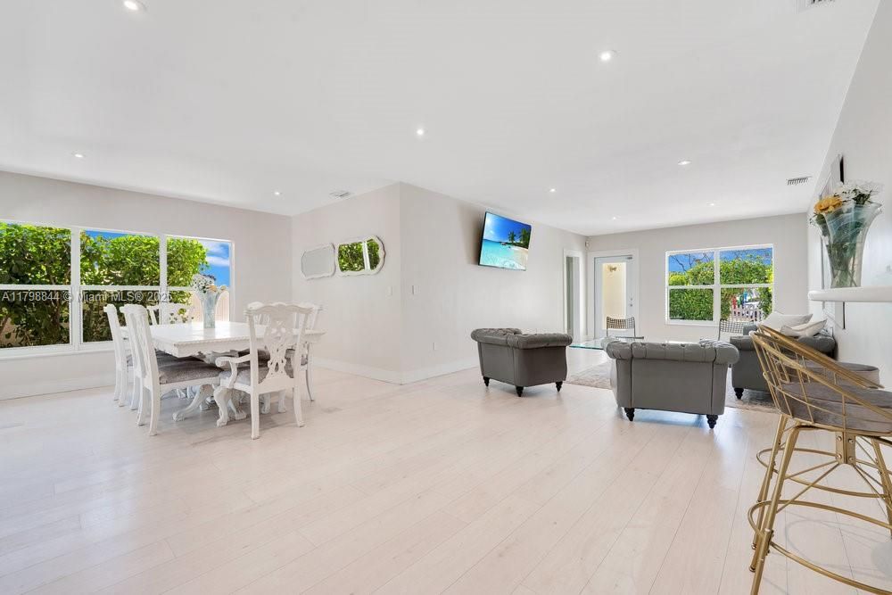 Recently Sold: $1,675,000 (4 beds, 3 baths, 2004 Square Feet)