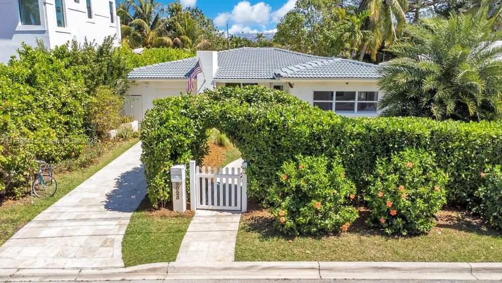 Recently Sold: $1,675,000 (4 beds, 3 baths, 2004 Square Feet)