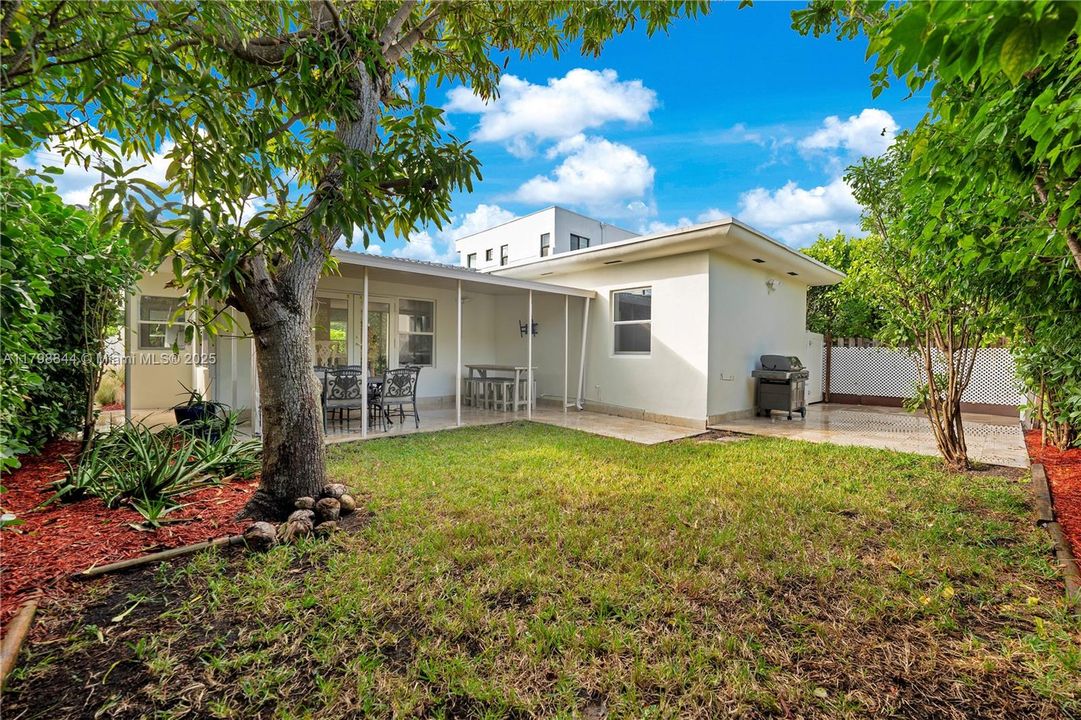 Recently Sold: $1,675,000 (4 beds, 3 baths, 2004 Square Feet)