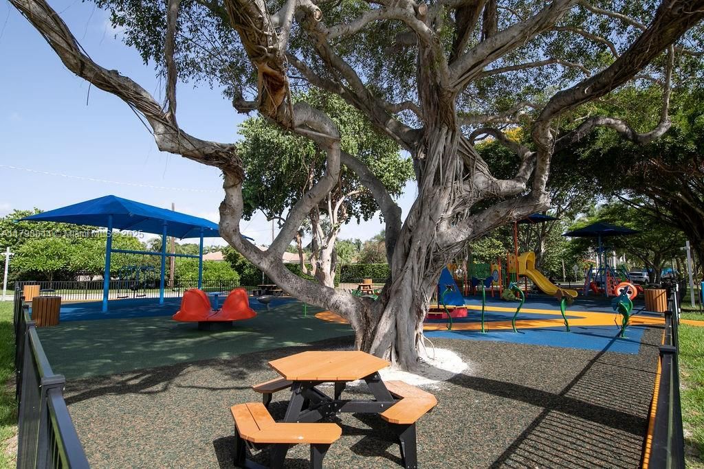 Recently Sold: $1,675,000 (4 beds, 3 baths, 2004 Square Feet)