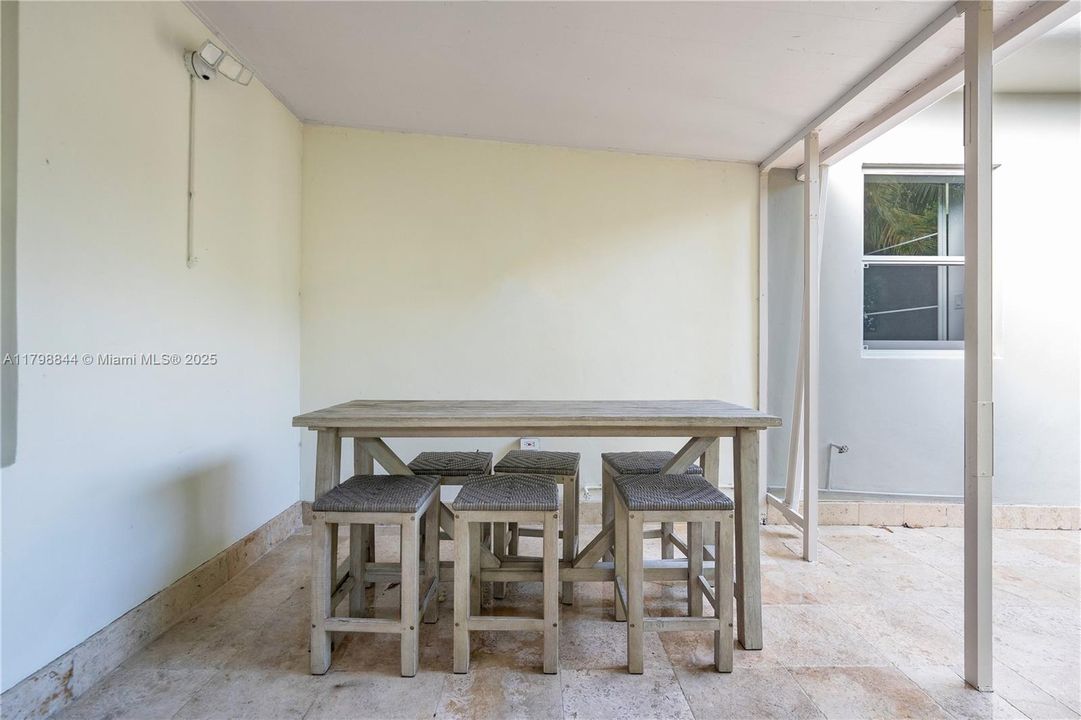 Recently Sold: $1,675,000 (4 beds, 3 baths, 2004 Square Feet)