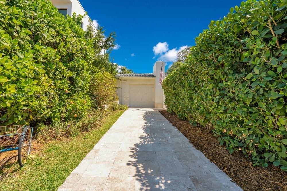 Recently Sold: $1,675,000 (4 beds, 3 baths, 2004 Square Feet)