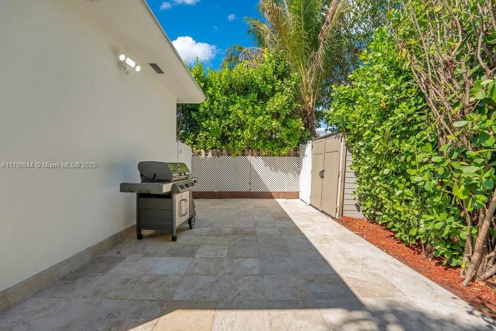 Recently Sold: $1,675,000 (4 beds, 3 baths, 2004 Square Feet)