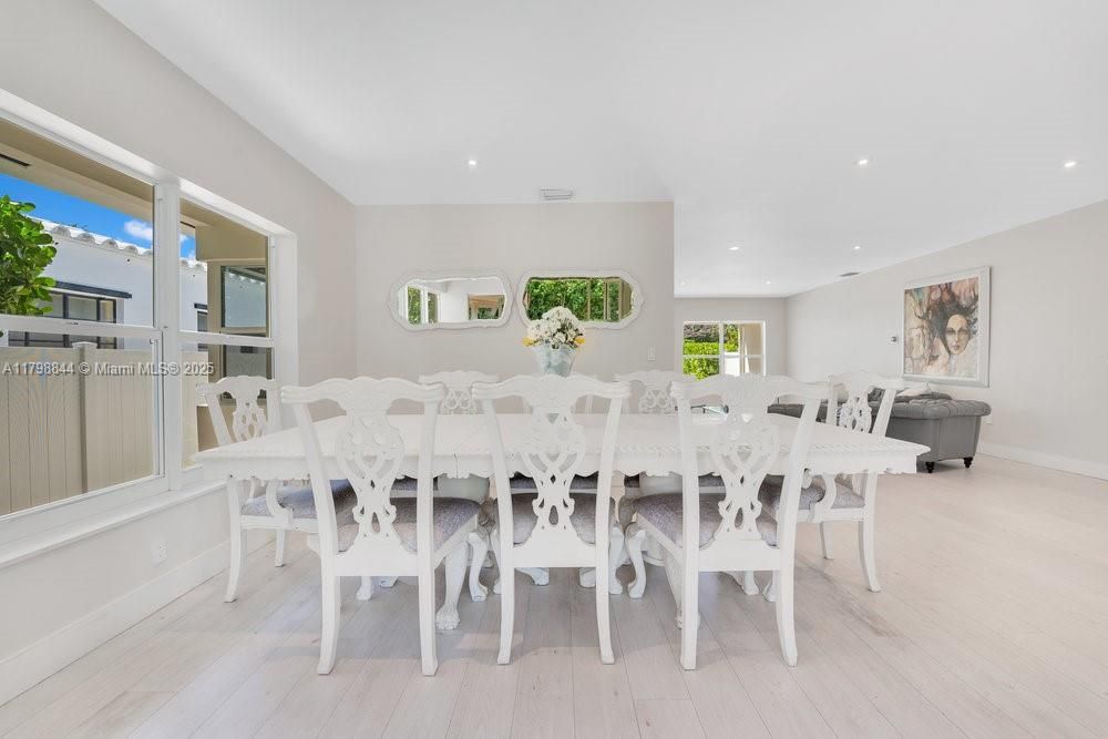 Recently Sold: $1,675,000 (4 beds, 3 baths, 2004 Square Feet)