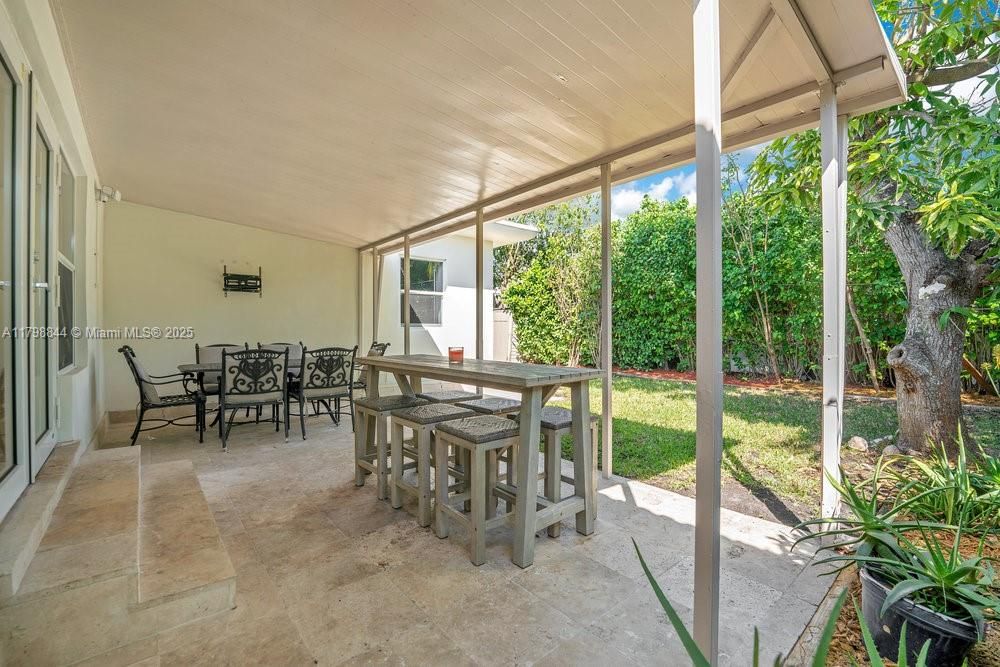 Recently Sold: $1,675,000 (4 beds, 3 baths, 2004 Square Feet)