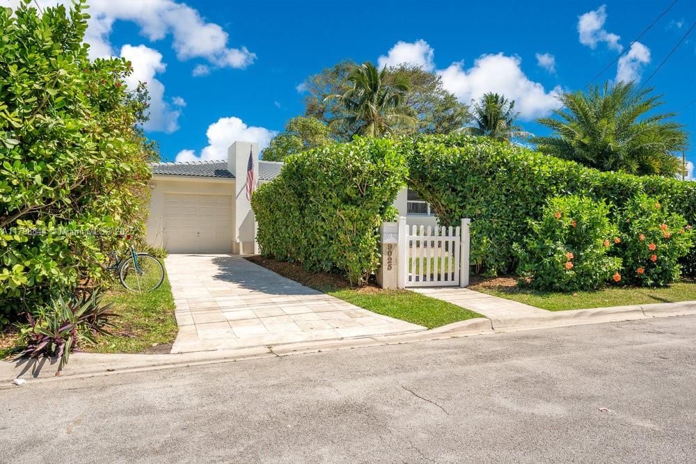 Recently Sold: $1,675,000 (4 beds, 3 baths, 2004 Square Feet)