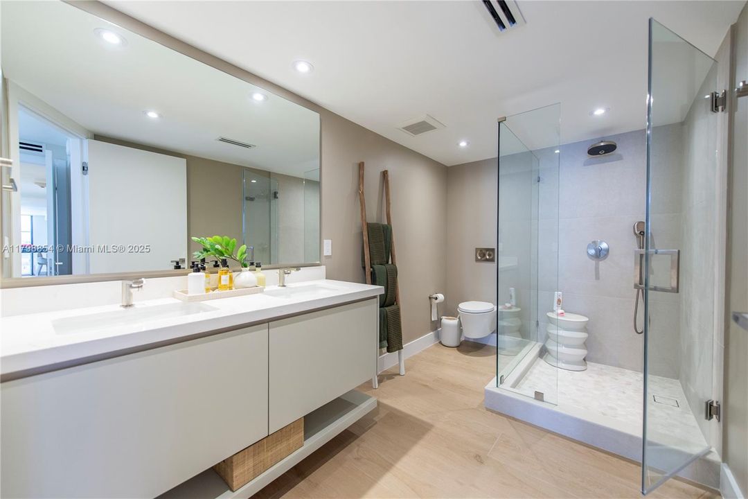 Recently Rented: $12,000 (3 beds, 2 baths, 1782 Square Feet)