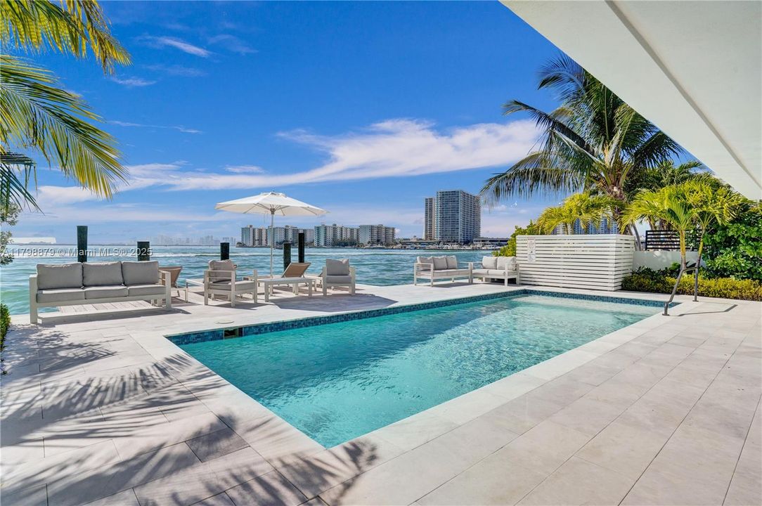 En Venta: $3,699,000 (3 camas, 3 baños, 2210 Pies cuadrados)