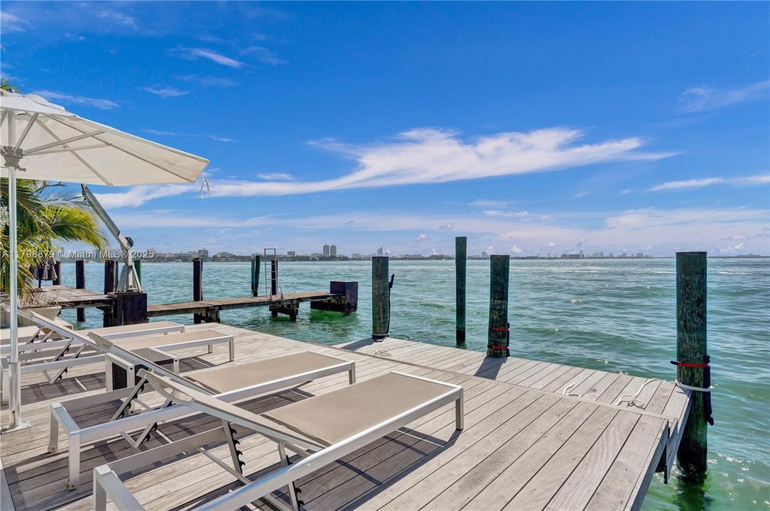En Venta: $3,699,000 (3 camas, 3 baños, 2210 Pies cuadrados)