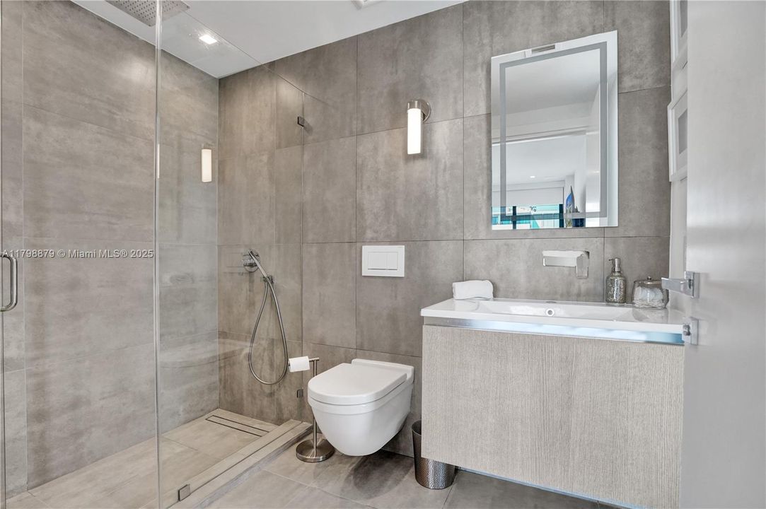 En Venta: $3,699,000 (3 camas, 3 baños, 2210 Pies cuadrados)