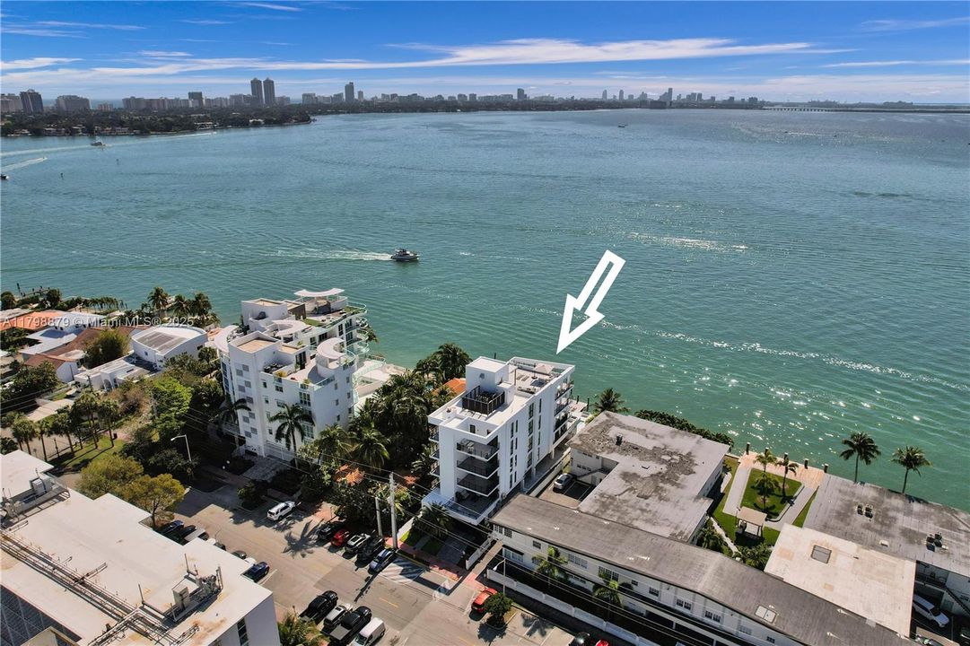 En Venta: $3,699,000 (3 camas, 3 baños, 2210 Pies cuadrados)