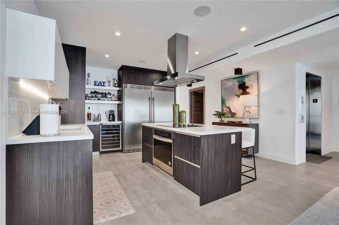 En Venta: $3,699,000 (3 camas, 3 baños, 2210 Pies cuadrados)