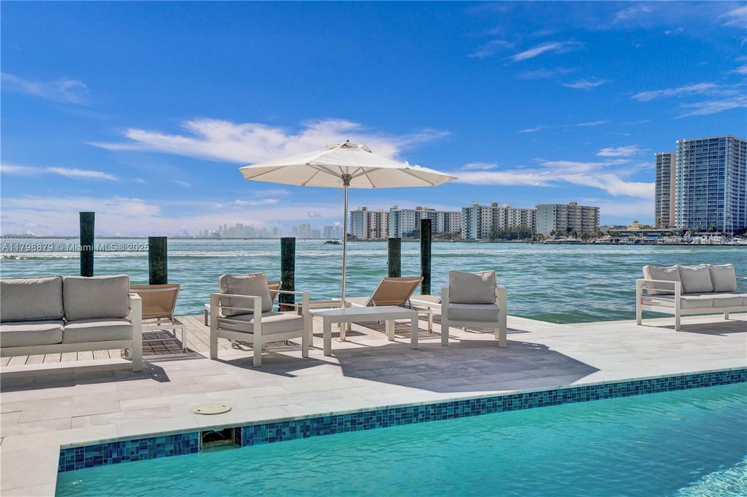 En Venta: $3,699,000 (3 camas, 3 baños, 2210 Pies cuadrados)