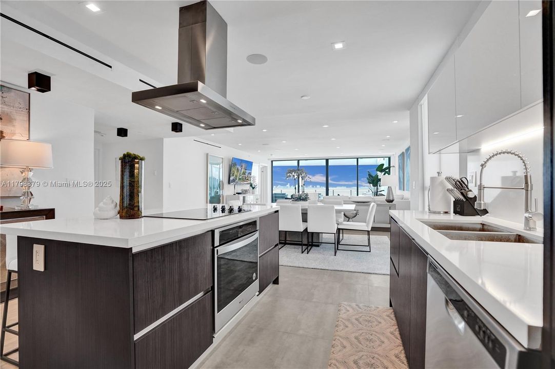 En Venta: $3,699,000 (3 camas, 3 baños, 2210 Pies cuadrados)
