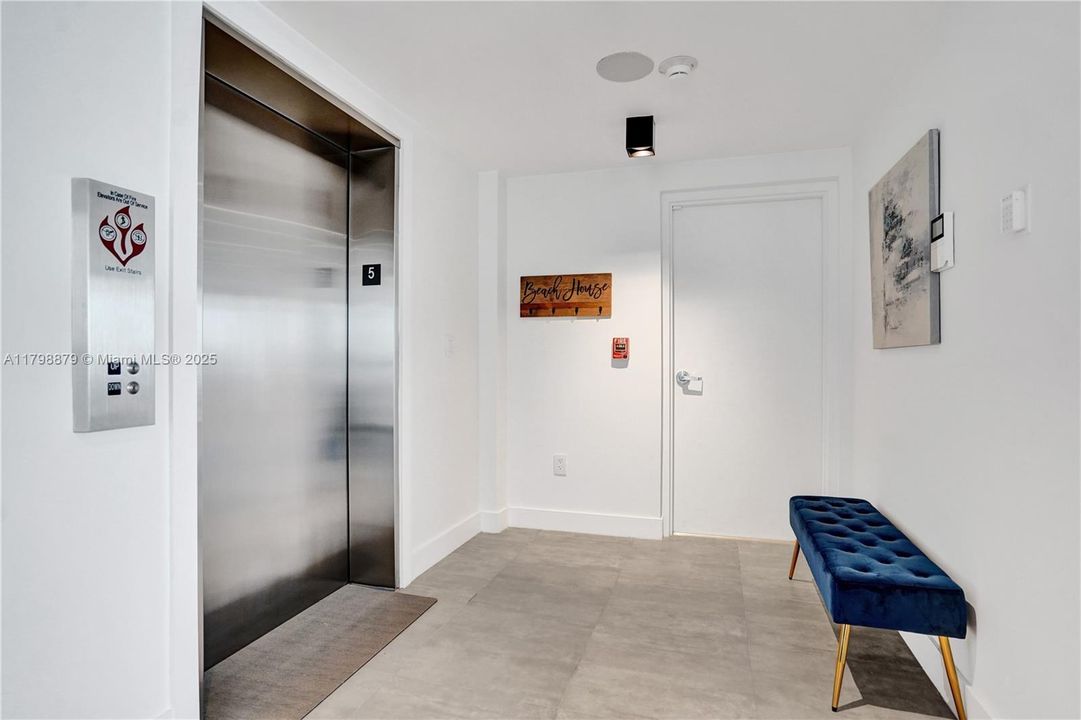 En Venta: $3,699,000 (3 camas, 3 baños, 2210 Pies cuadrados)