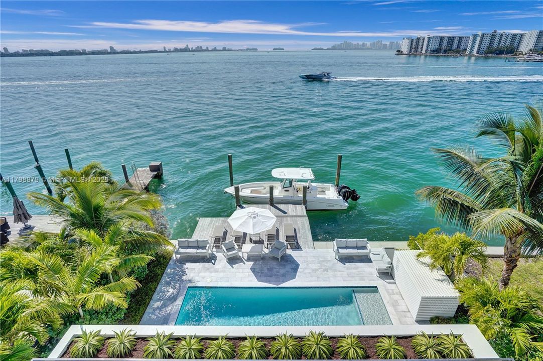 En Venta: $3,699,000 (3 camas, 3 baños, 2210 Pies cuadrados)